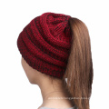 Women′s Soft Stretch Cable Knitted Messy High Bun Ponytail Cap Beanie Hat (HW131)